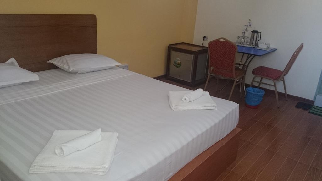 Silver Moon Hotel Янгон Экстерьер фото