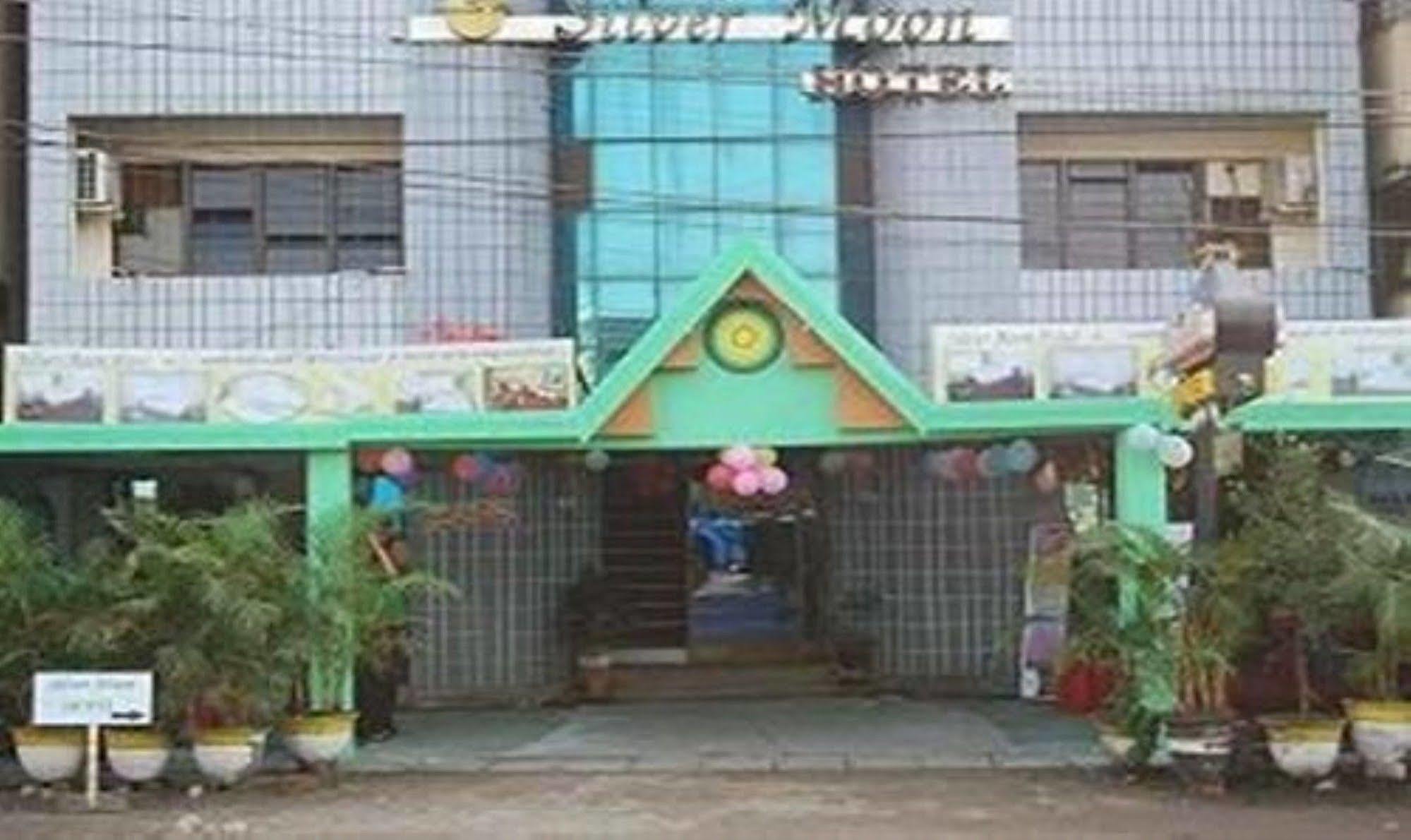 Silver Moon Hotel Янгон Экстерьер фото