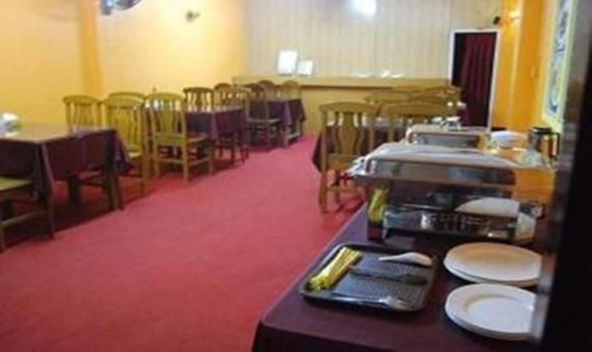 Silver Moon Hotel Янгон Экстерьер фото